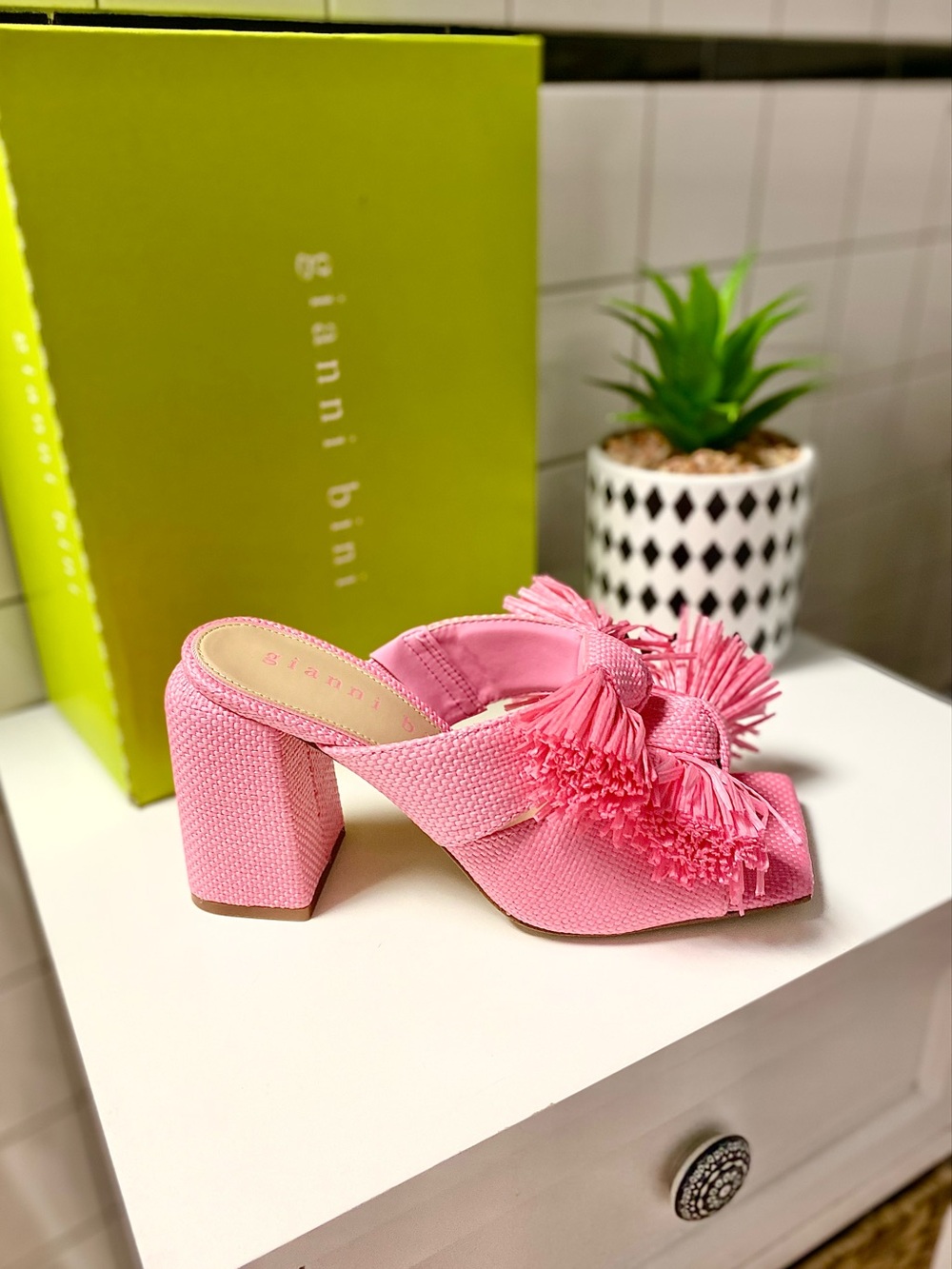 Gianni Bini Candy Pink Bow Slide Mule - Picture 2 of 8